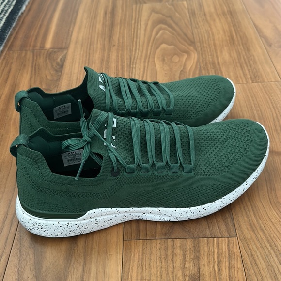 APL men’s running shoe - Picture 2 of 5